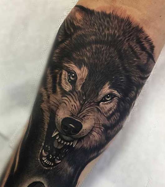 alt="wolf best black and grey tattoo artist miami fl"
