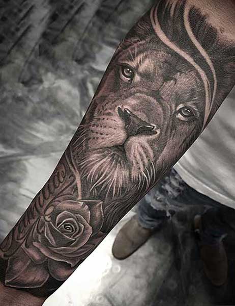 alt="lion black and grey tattoo miami fl"