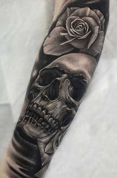 alt="roses skull miami black and grey tattoos"
